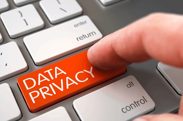 Tips untuk melindungi data pribadi di media sosial / Internet