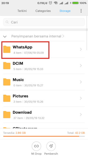 Buka folder Whatsapp yang ada di file manajer.