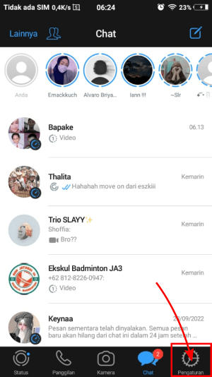 Halaman depan MB Whatsapp yang mirip WA iOS.  Tab dibagian menu "Pengaturan".
